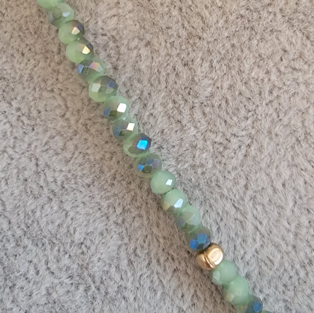 Irridescent Sage Green Faceted Glass Beaded Stretch Necklace With Tassel - Picture 3 of 6
